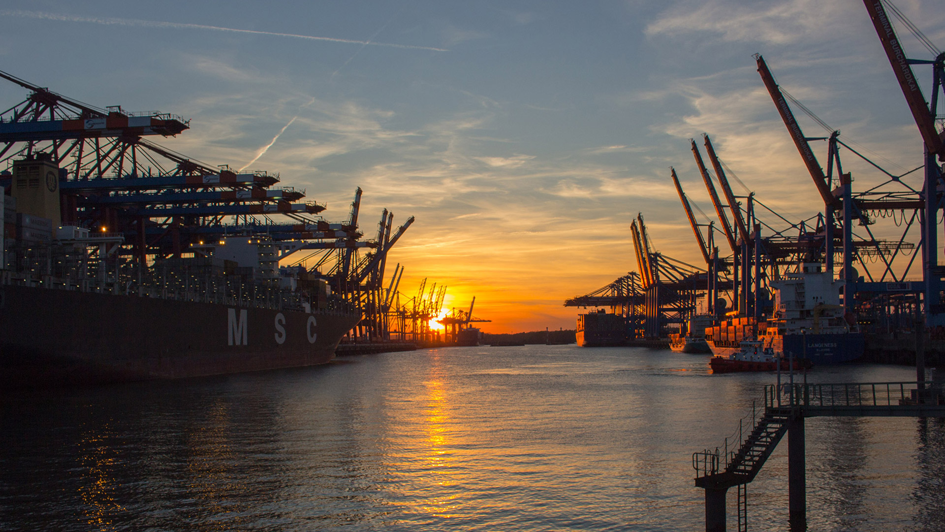 Sonnenuntergang am Hamburger Hafen