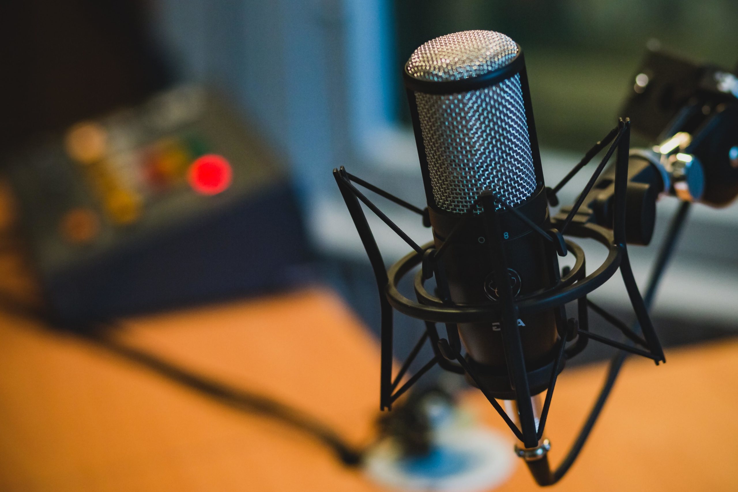 Der Hamburger Hafen mit diversen Schiffen